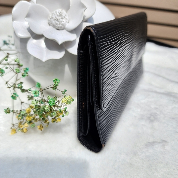 Louis Vuitton wallet - Picture 3 of 12